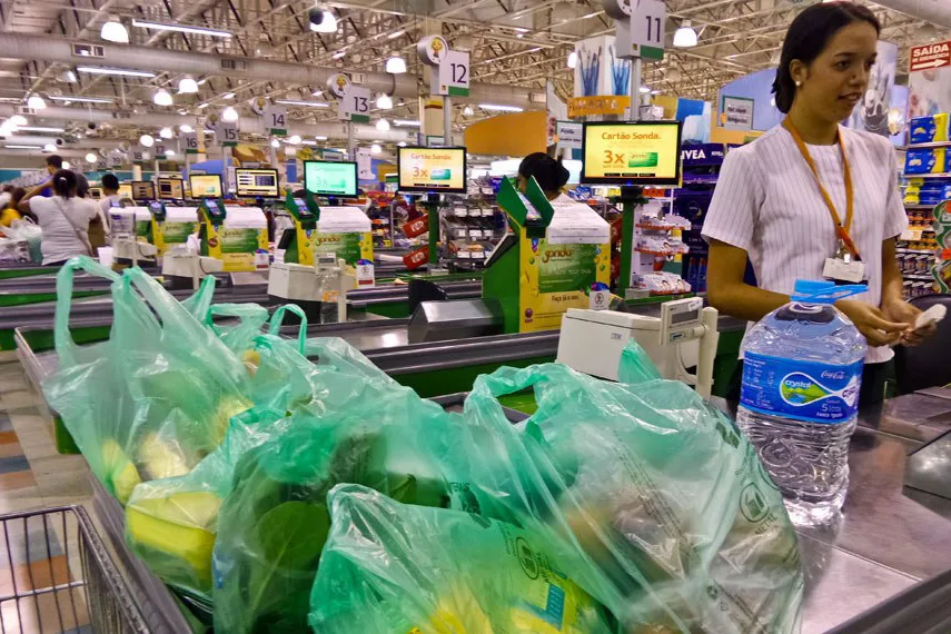 Deputados aprovam lei que define cores para sacolas biodegradáveis no Espírito Santo