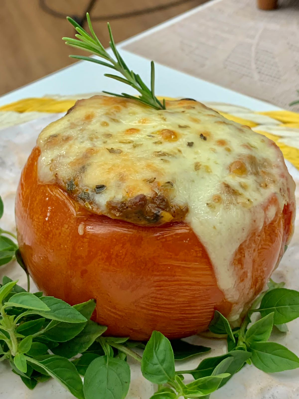 Fácil rápido e saboroso:  tomate recheado com carne