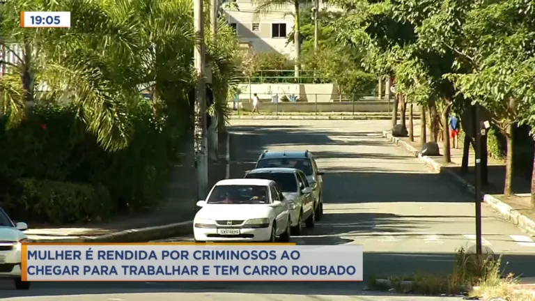 Mulher é assalta e tem o carro levado por bandidos quando chegava para trabalhar.