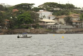 Parceria com Bombeiros vai permitir manutenção das boias de sinalização no mar