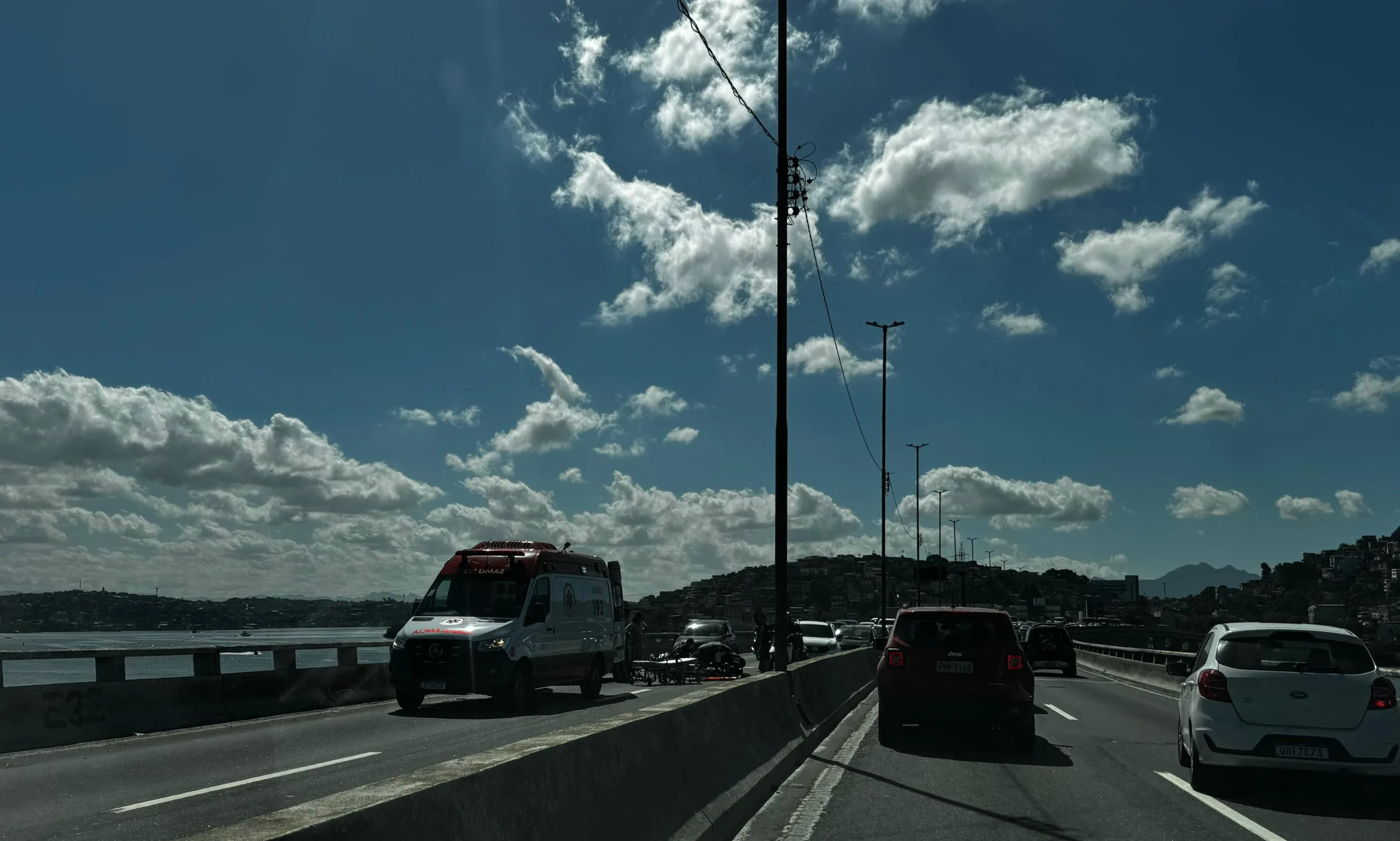 Trânsito na 2ª ponte é liberado após interdição por conta de acidente