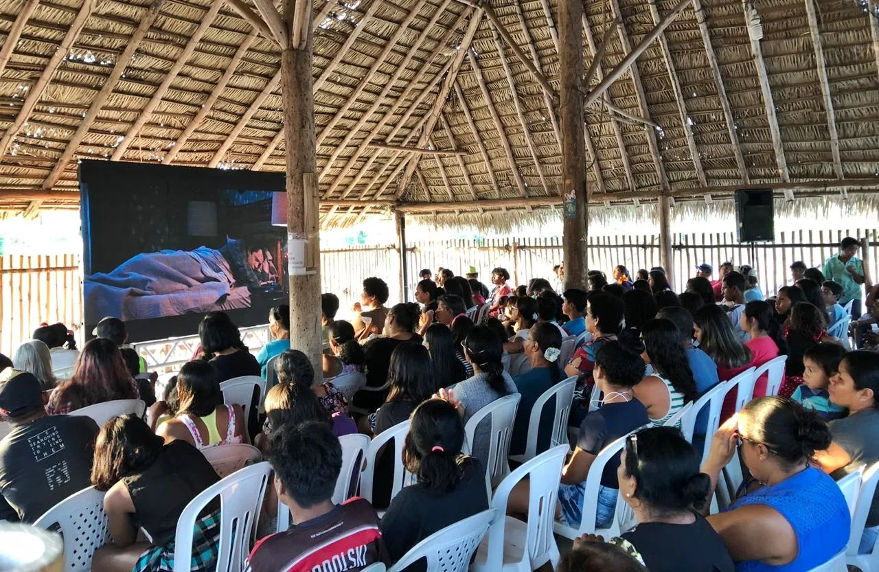 Mais de 300 índios de Aracruz assistem ao filme Nada a Perder 2