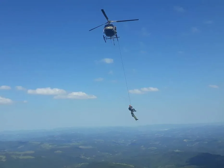 Alpinista morre ao ficar preso em cânion; resgaste da PM durou 6 horas