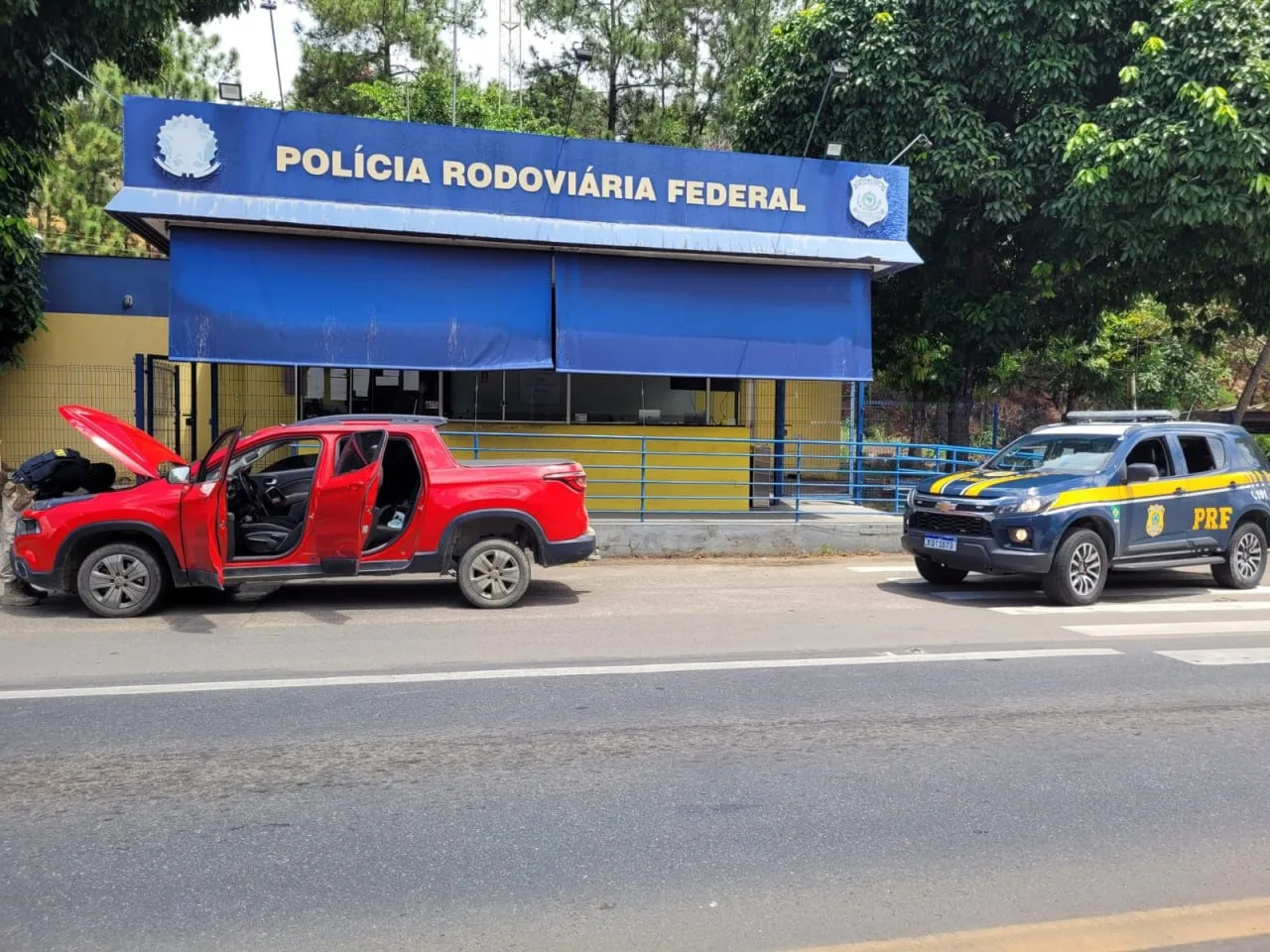 Motorista é flagrado com caminhonete roubada e diz ter pagado em cabeças de gado