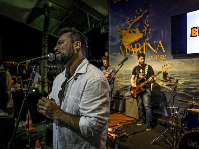 Banda capixaba formada por médicos faz shows para encarar dia a dia da profissão com mais leveza