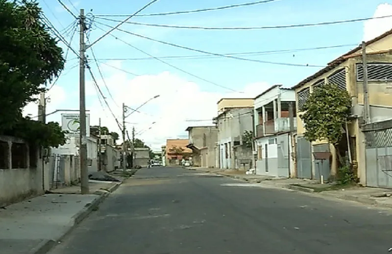 Motoboy é baleado no ouvido ao sair de casa em Nova Carapina II na Serra