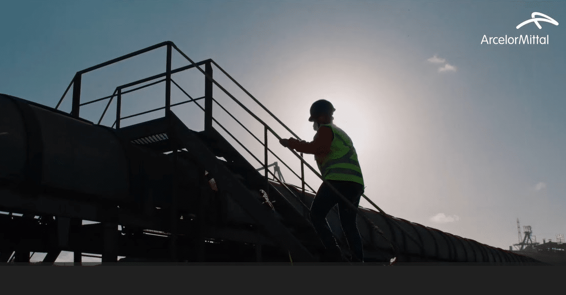 Ampla cria campanha de cinco anos do Programa Evoluir da ArcelorMittal Tubarão Ampla cria campanha de cinco anos do Programa Evoluir da ArcelorMittal Tubarão