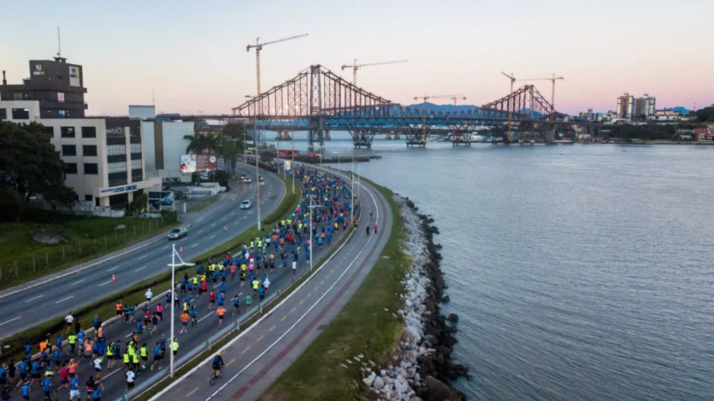 Maratona Internacional de Floripa Michelob Ultra reúne 14 mil corredores neste fim de semana em Florianópolis Maratona Internacional de Floripa Michelob Ultra reúne 14 mil corredores neste fim de semana em Florianópolis
