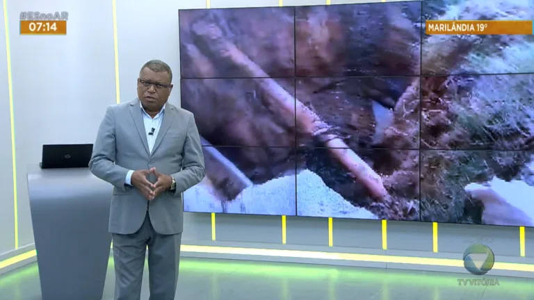 Asfalto cede e abre cratera em Cariacica