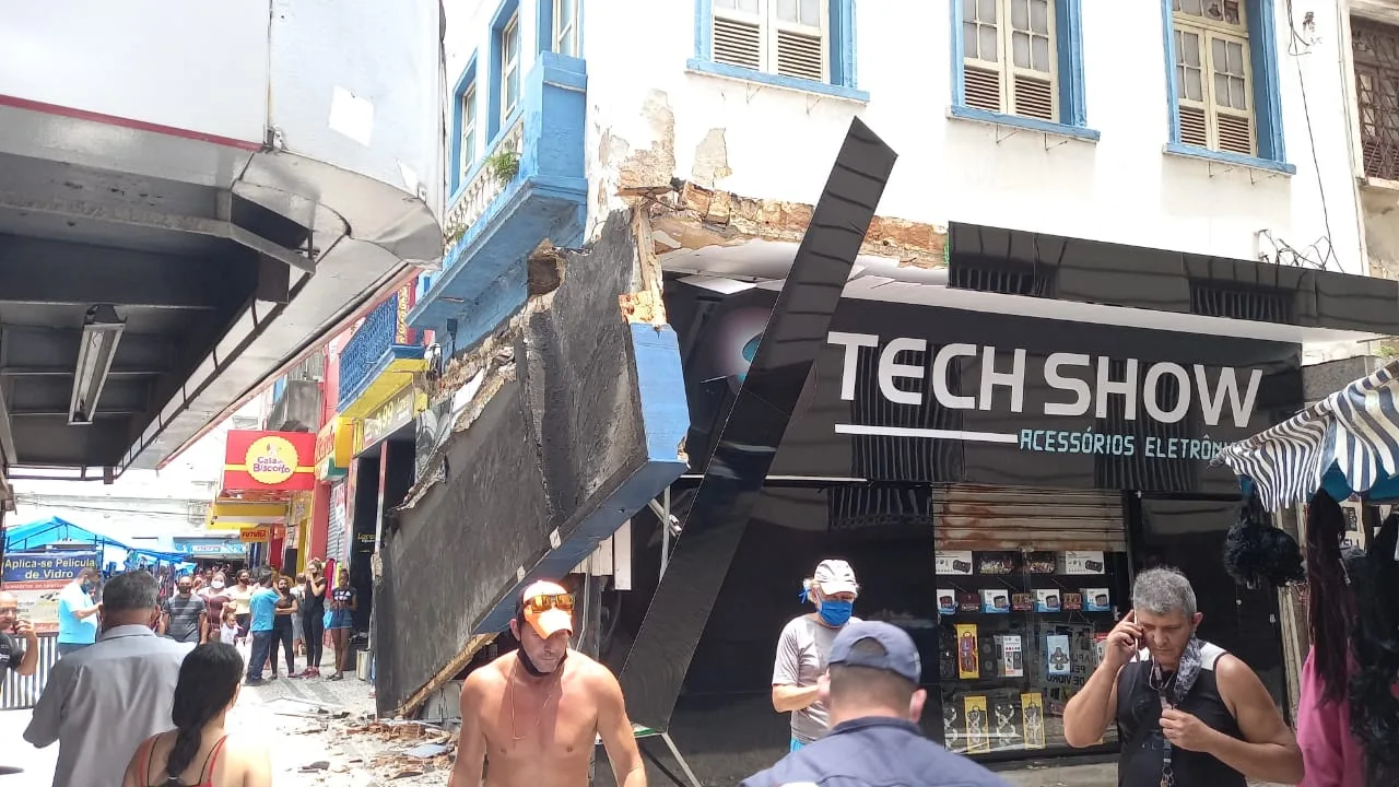 'Nasci de novo', diz ambulante atingido por marquise de prédio no Centro de Vitória