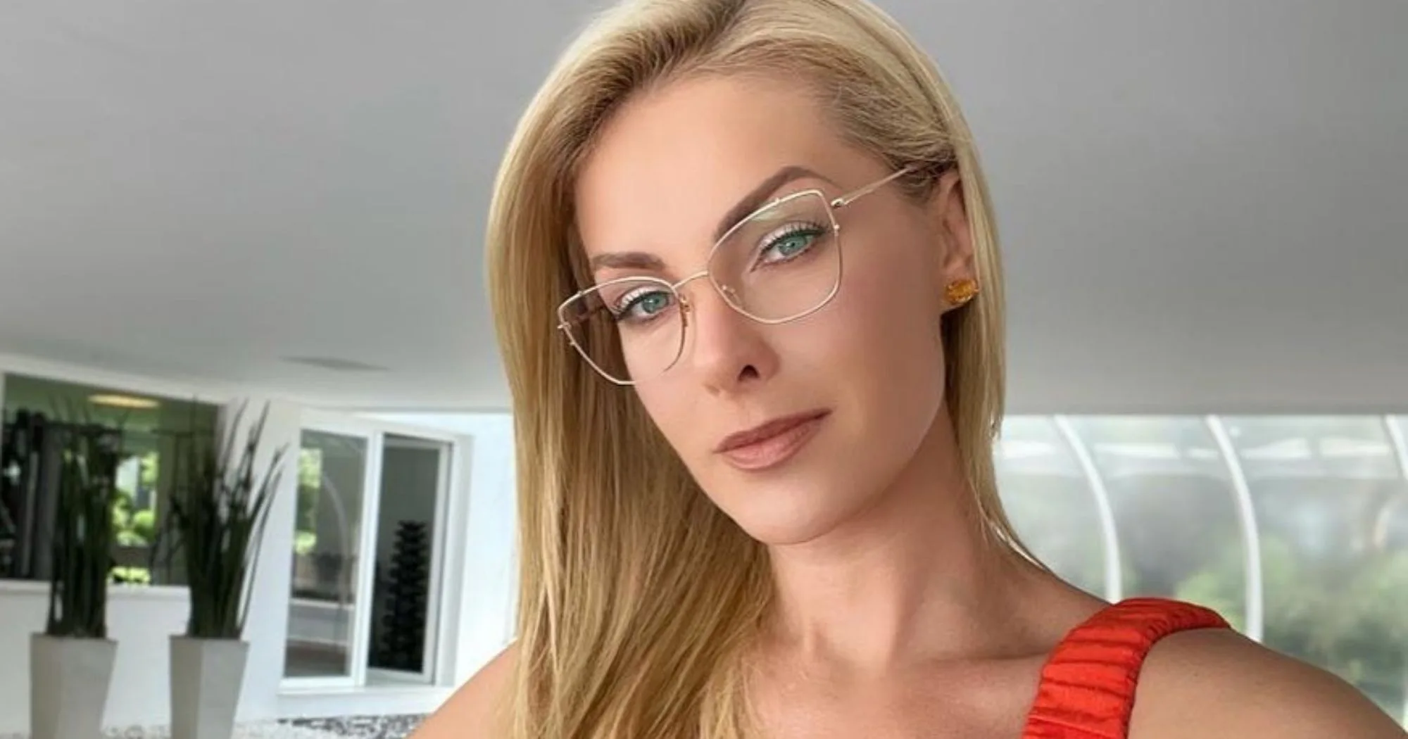 Ana Hickmann sofre acidente doméstico e se machuca: "Corte"