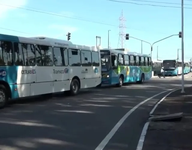 Após mais de 2 horas, cobradores encerram protesto e liberam entrada de terminal