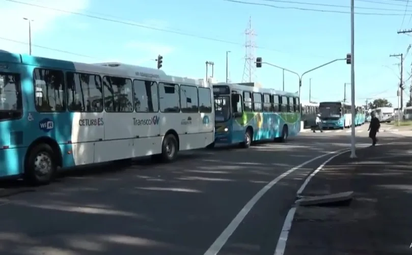 Após mais de 2 horas, cobradores encerram protesto e liberam entrada de terminal