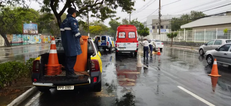 Motociclista fica ferido após acidente em avenida de Vitória