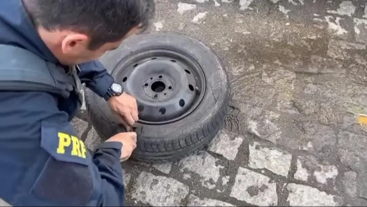 Polícia do ES apreende 2 quilos de "supermaconha" escondida em pneu de carro