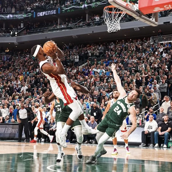 Heat vence de novo e derruba favorito Milwaukee Bucks na NBA; Warriors viram série