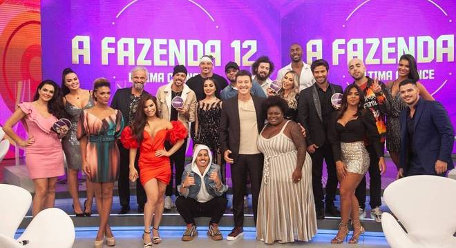 'Hora do Faro' recebe peões de 'A Fazenda 12' para relembrar polêmicas do reality