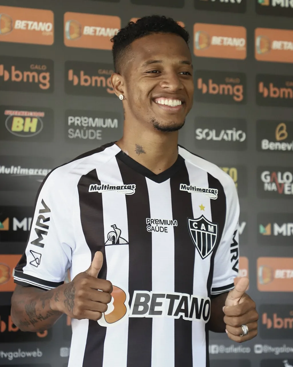 Tchê Tchê veste camisa 37 e realiza um sonho: 'Sempre me vi atuando pelo Galo'