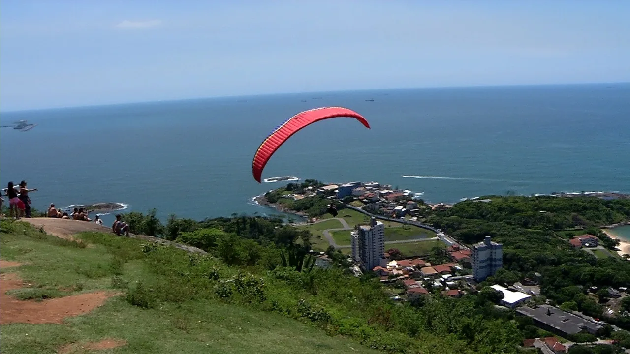 Rampa de voo livre no Morro do Moreno preocupa pilotos de avião no ES