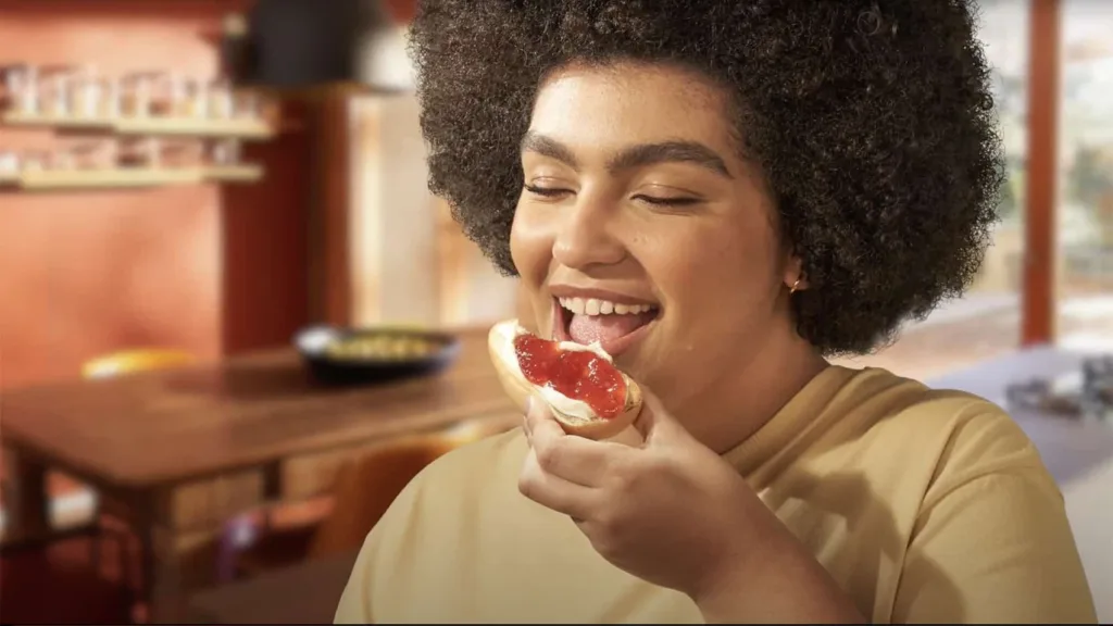 Nova campanha da Schär apresenta a paixão do brasileiro, o pão francês, na versão sem glúten