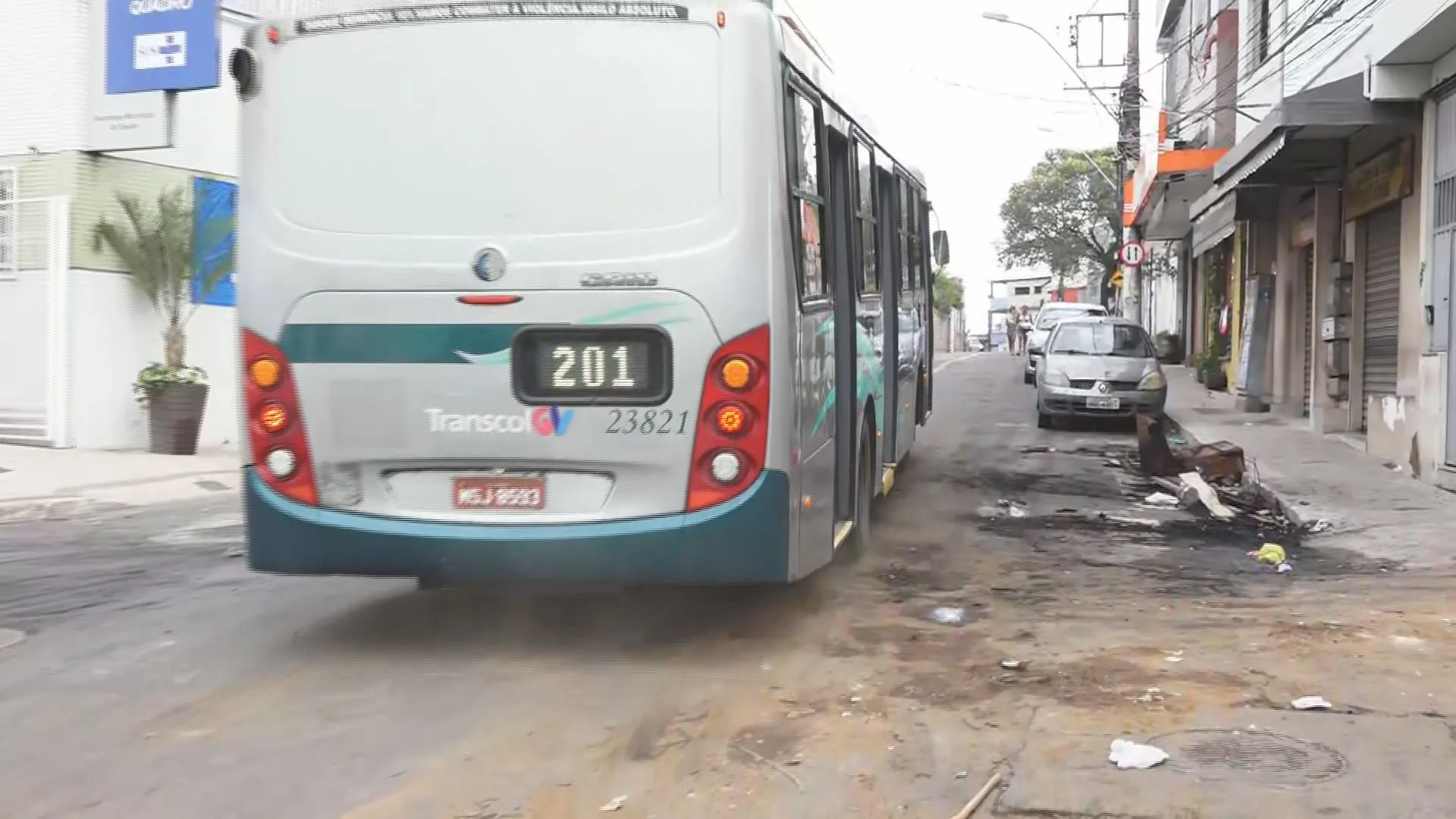 Após dia de tensão, ônibus voltam a circular em bairros de Vitória