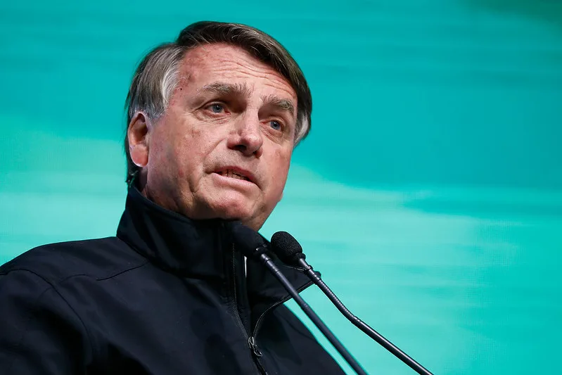 Justiça manda notificar Bolsonaro sobre multa de R$ 376 mil por falta de máscara em ato