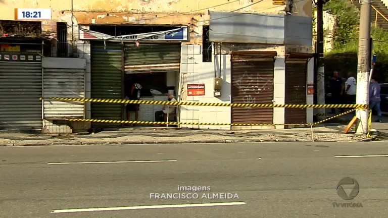 IDOSO DE 8O ANOS NÃO TEM PARA ONDE IR APÓS PRÉDIO PEGAR FOGO