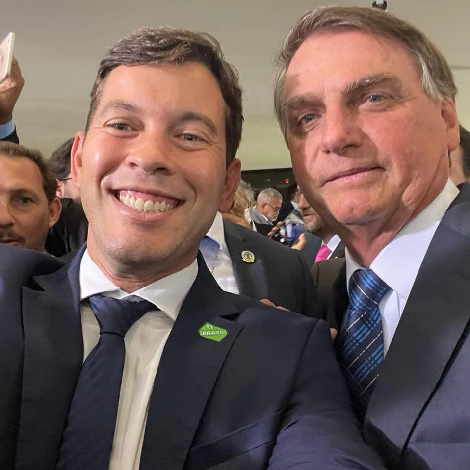 Arnaldinho Borgo tira selfie com Presidente e divide opiniões nas redes sociais