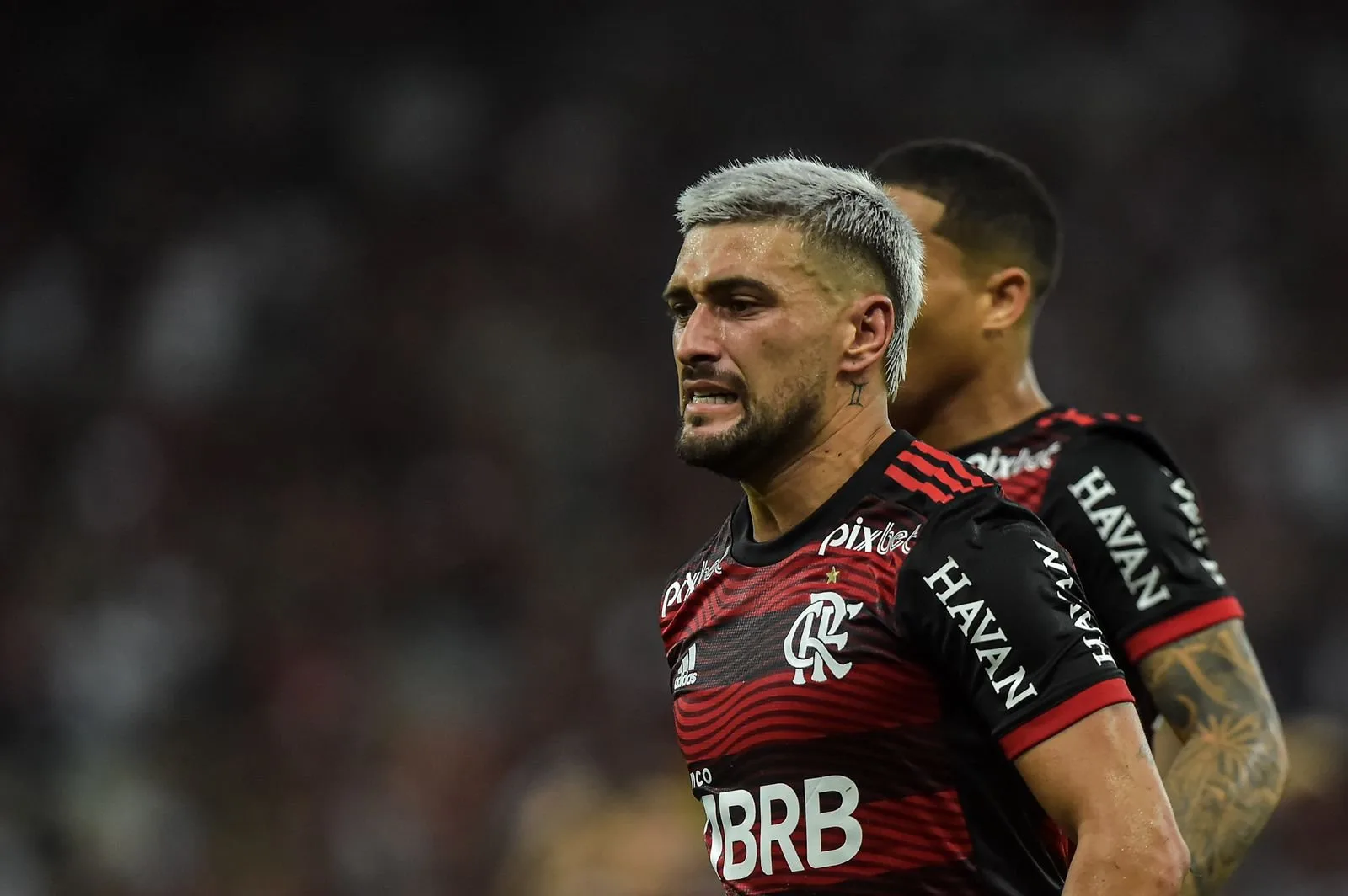 Flamengo faz 'inferno' no Maracanã, vence Atlético-MG e avança na Copa do Brasil