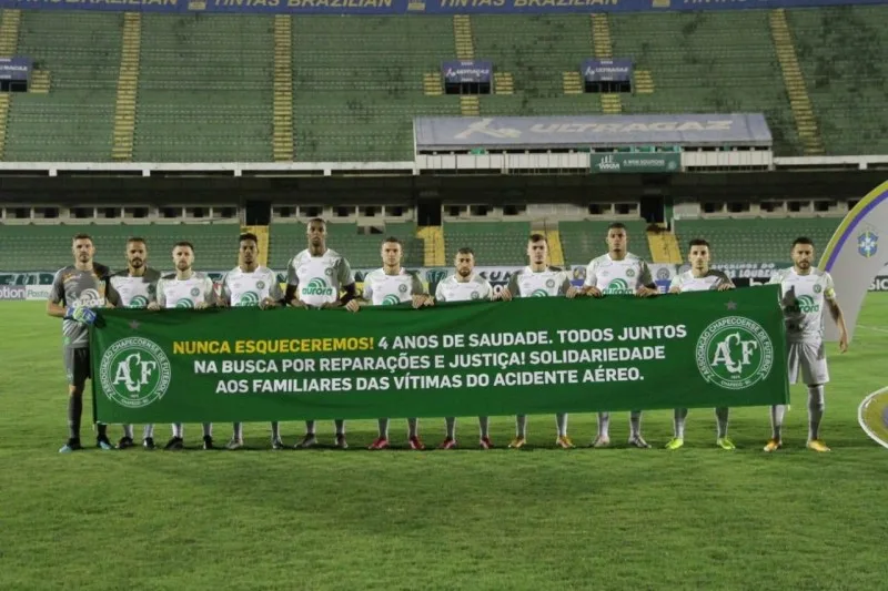 Chapecoense faz homenagens às vítimas de acidente aéreo, que completa 4 anos