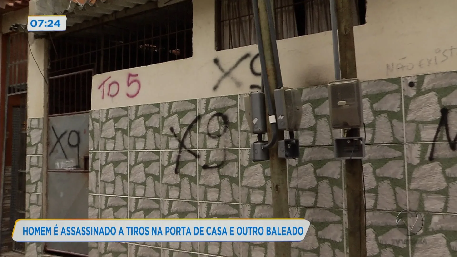 Rapaz é assassinado a tiros na porta de casa e outro é baleado