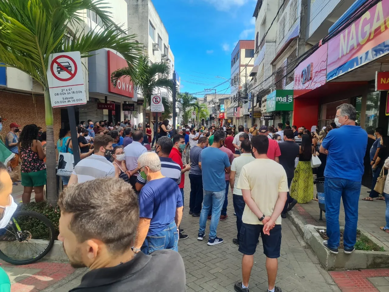 Fechamento por 14 dias: primeiro dia é marcado por manifestações no comércio