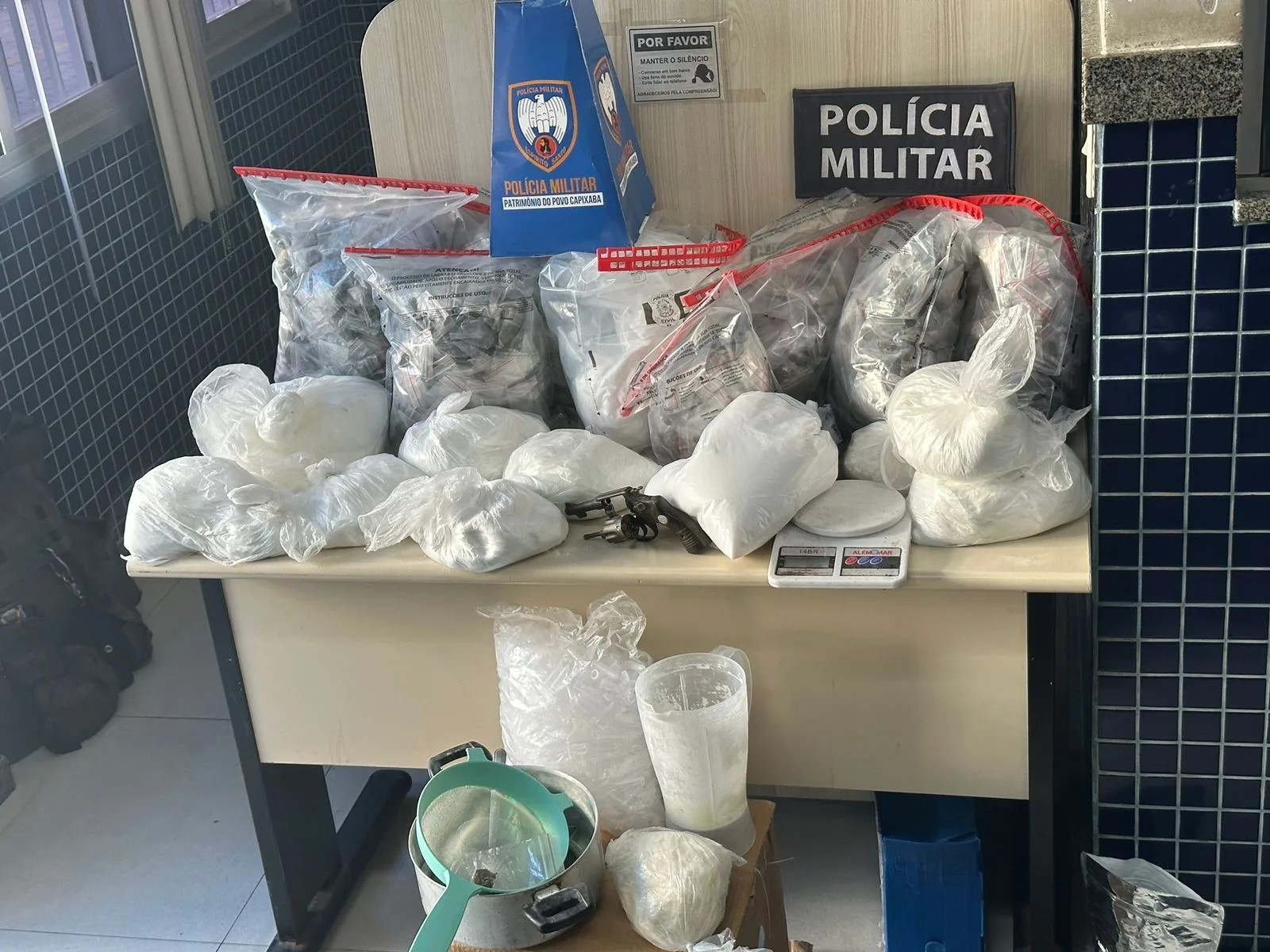 Polícia flagra mais de 6 mil buchas de maconha em Vila Velha