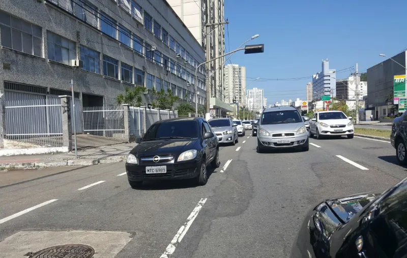 Motoristas da Uber fazem carreata em Vitória em protesto contra desaparecimento de colega