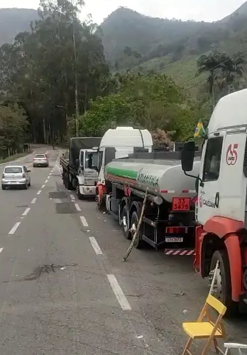 Protesto de caminhoneiros já deixa postos sem combustíveis em cidades do ES