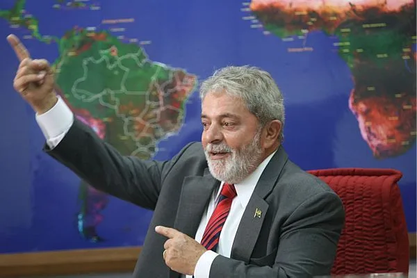 No El País, ex-presidente Lula associa críticas à Copa a ano eleitoral