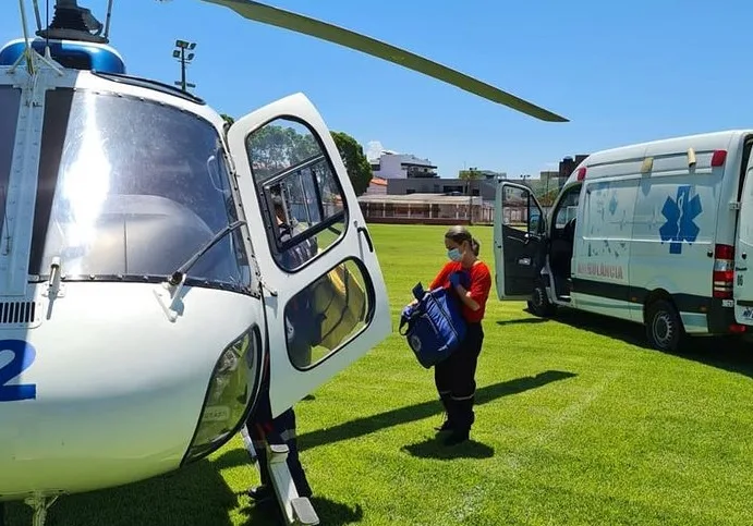 Dois idosos são resgatados por helicóptero em área rural da Serra