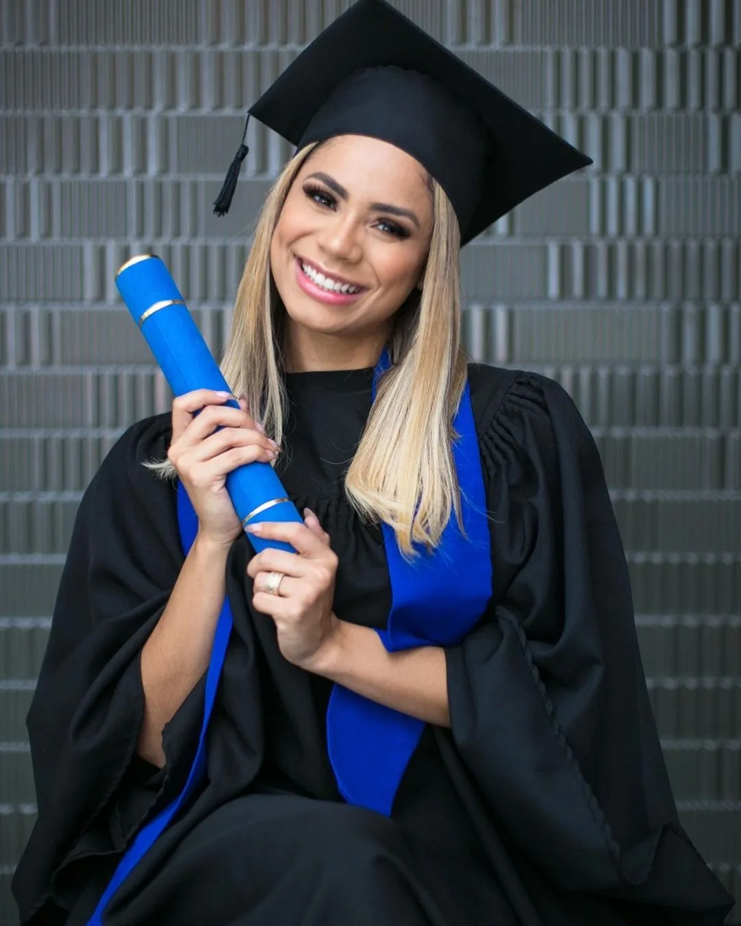 Graduada! Lexa se forma em Marketing e comemora nas redes sociais