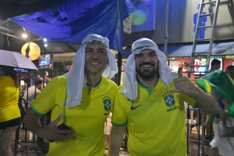 FOTOS | Capixabas celebram gols do Brasil no primeiro jogo da Copa em bares de Vitória