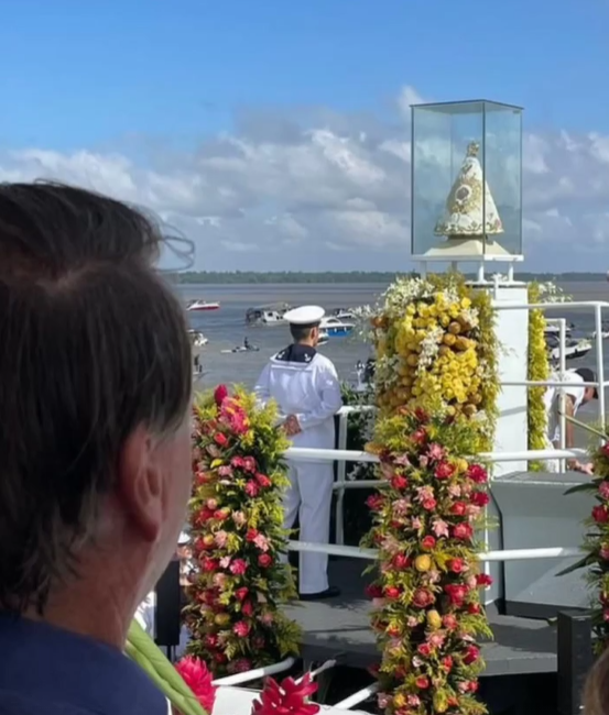 Bolsonaro vai a Belém e participa de romaria fluvial do Círio de Nazaré