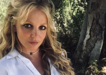 Britney Spears anuncia aposentadoria, se arrepende e apaga postagem