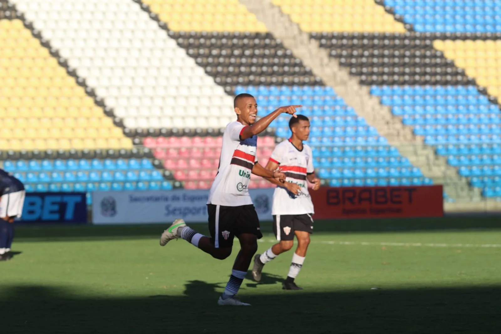 Em grande jogo de cinco gols, Serra bate o Vilavelhense e termina primeira fase na vice-liderança