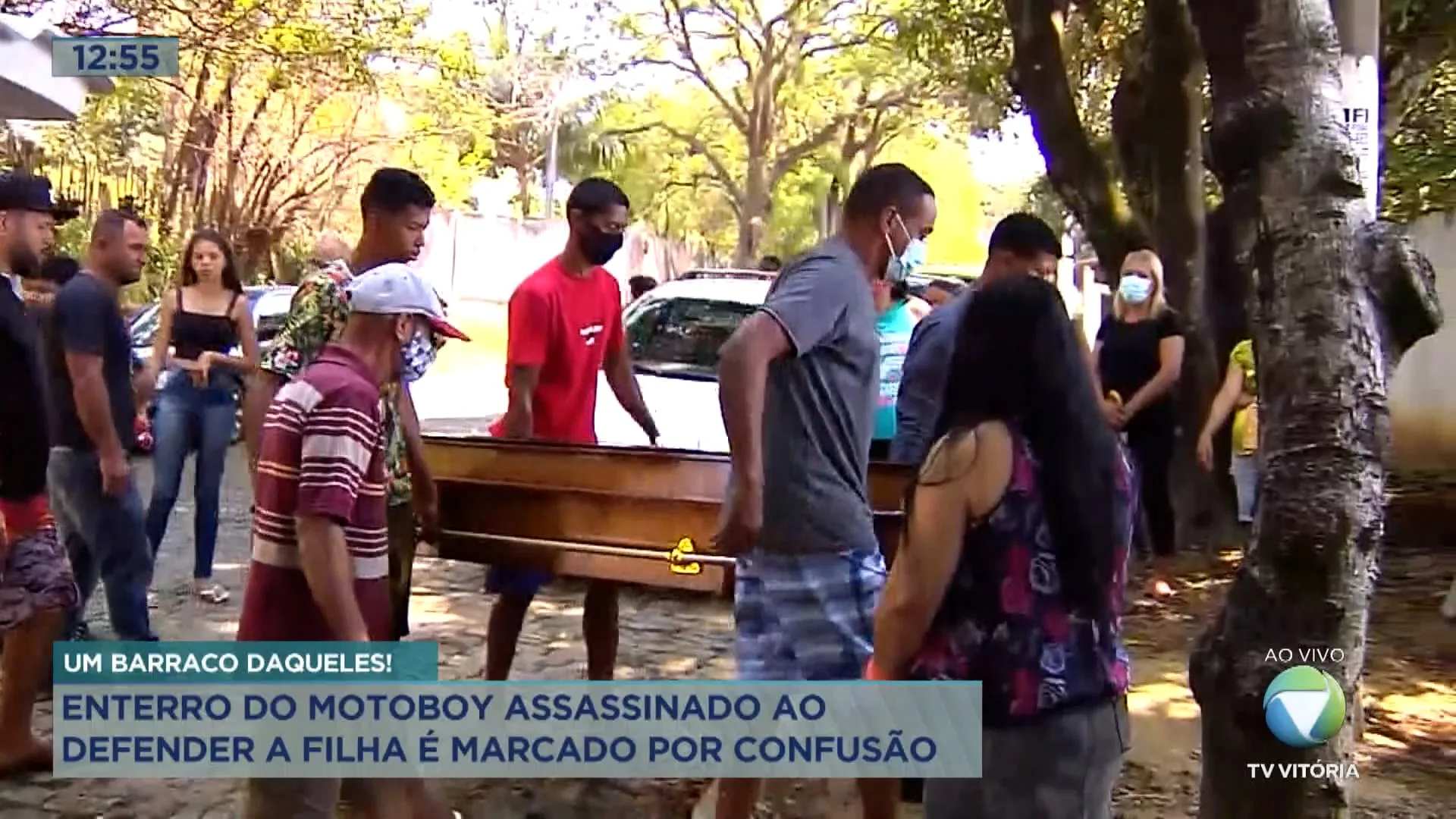 Enterro de motoboy assassinado é marcado por confusão