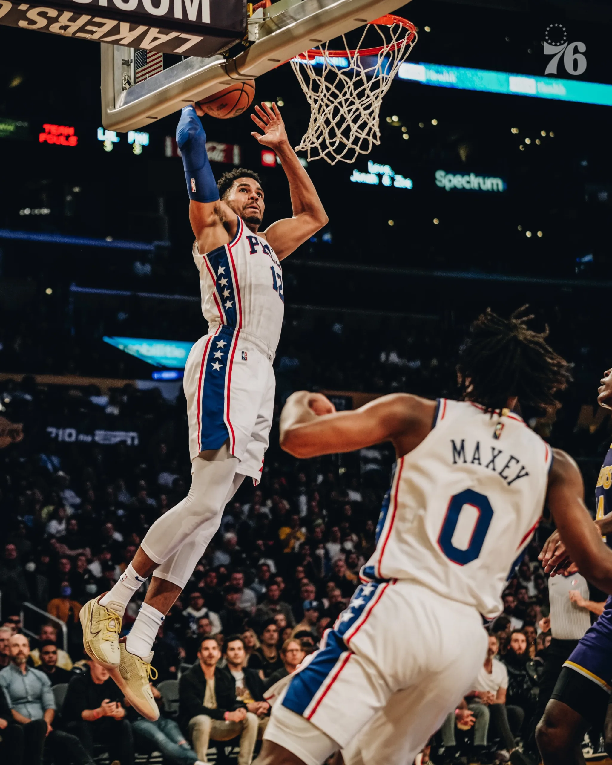 Líderes da Conferência Oeste vencem e Los Angeles Lakers tropeça de novo na NBA