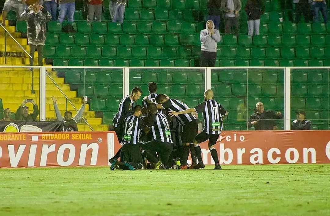 Brasil de Pelotas abre 2 a 0, mas Figueirense empata fora na Série B