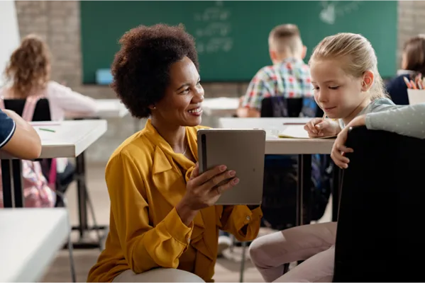 Prefeitura de Rio Branco compra tablets para alunos