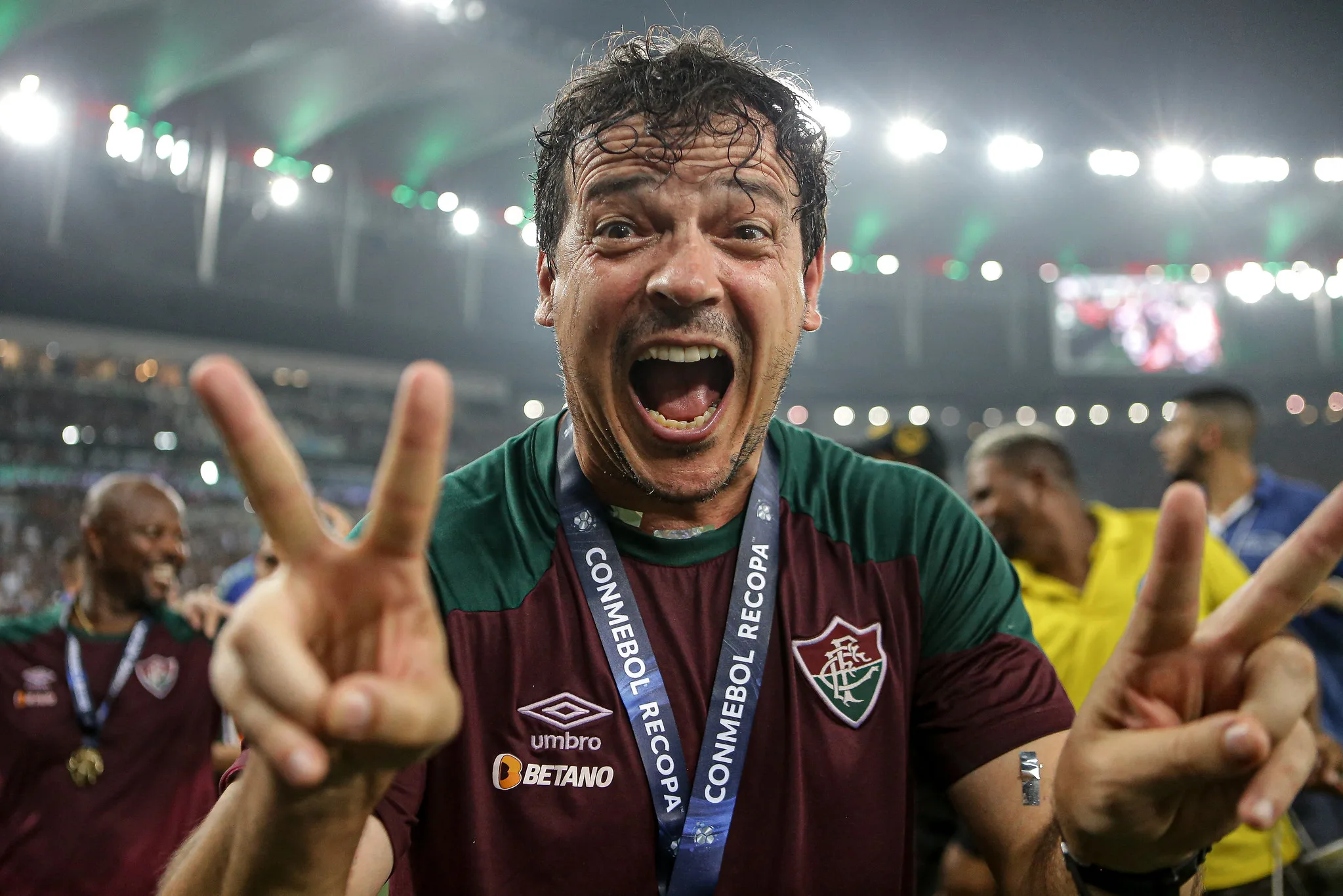 Diniz faz desabafo e se diz honrado por fazer parte da história do Fluminense