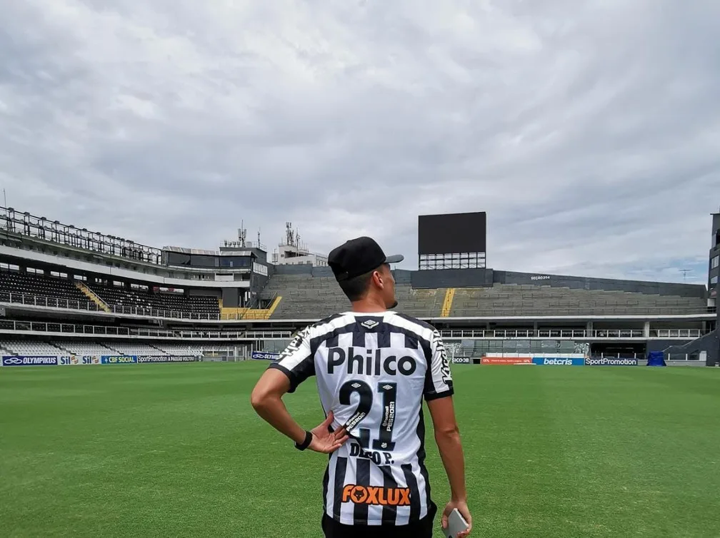 Pituca se emociona em despedida do Santos: 'Não é um adeus, é um até logo'