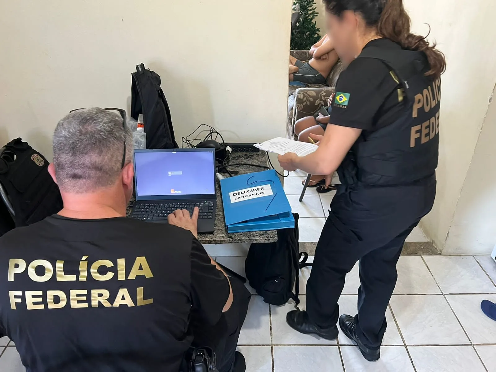 Atendente de pizzaria é preso na Serra suspeito de armazenar pornografia infantil