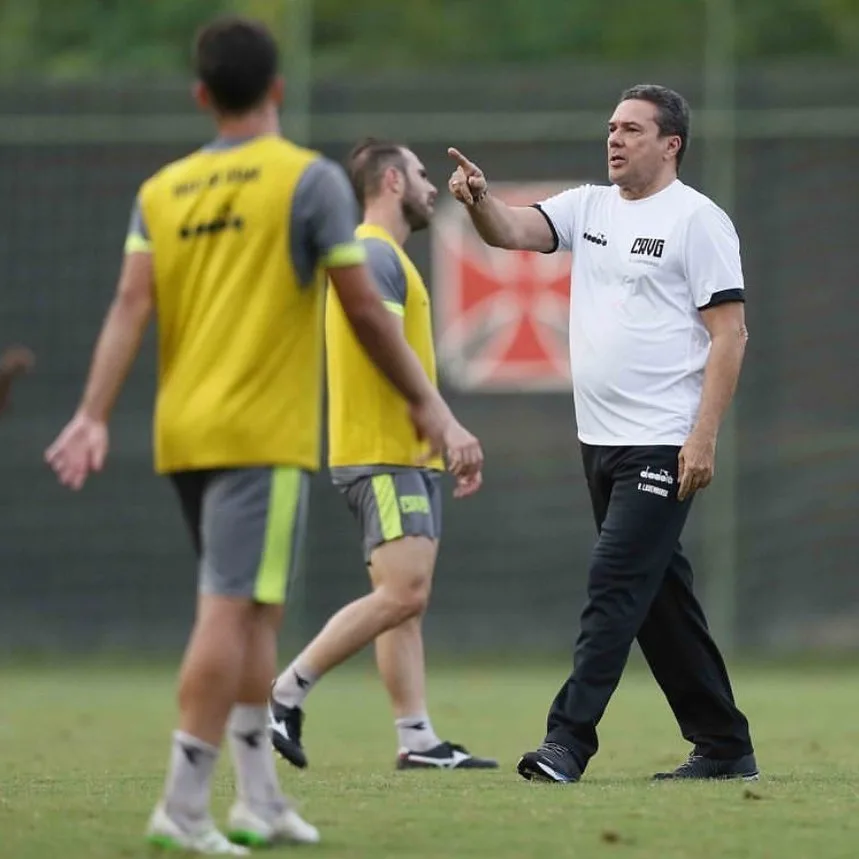 Vanderlei Luxemburgo enaltece torcida do Vasco e vê time confiante após vitória no clássico